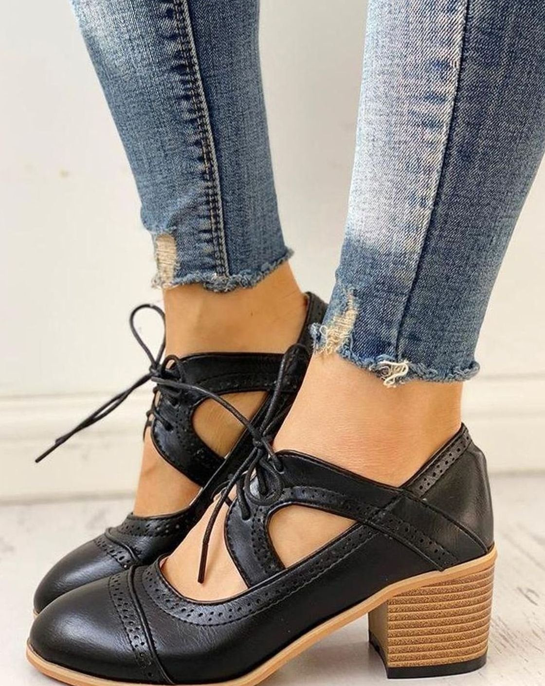 Women's Vintage Lace-Up Block Heel T-Strap Shoes