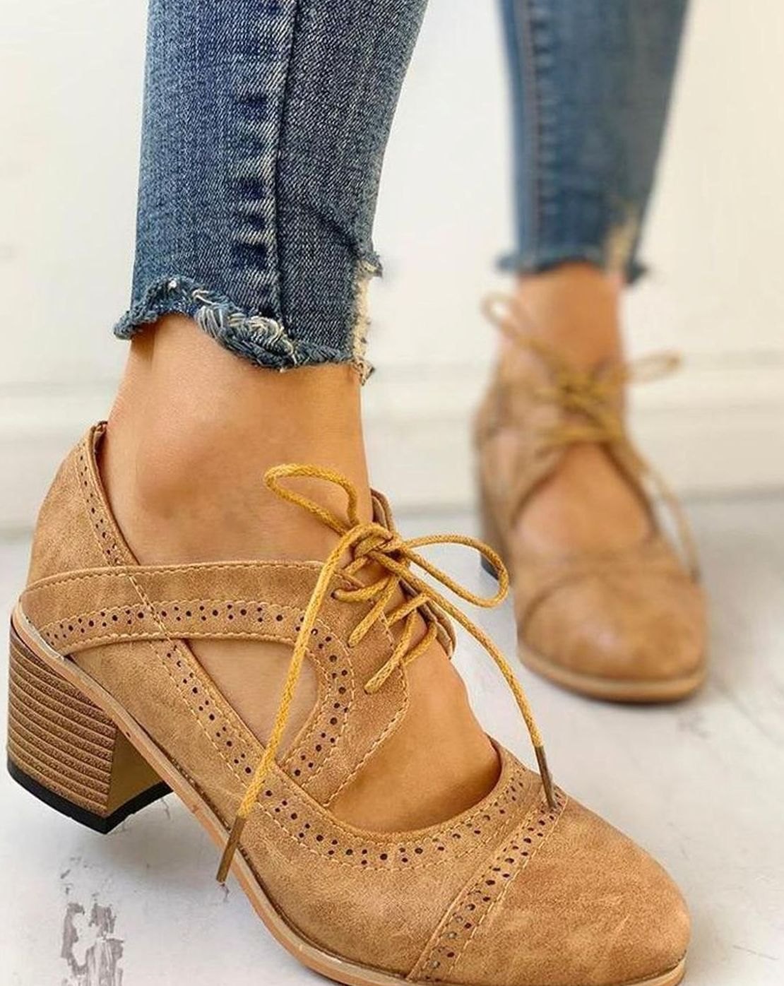 Women's Vintage Lace-Up Block Heel T-Strap Shoes